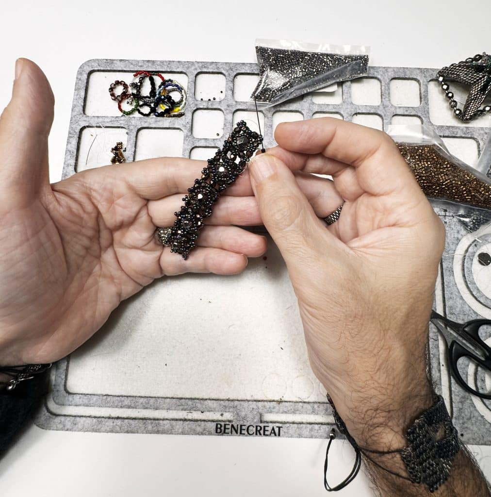 hantroifantiki επικοινωνία με τον Χρίστο Ανδρικά για μαθήματα beadweaving